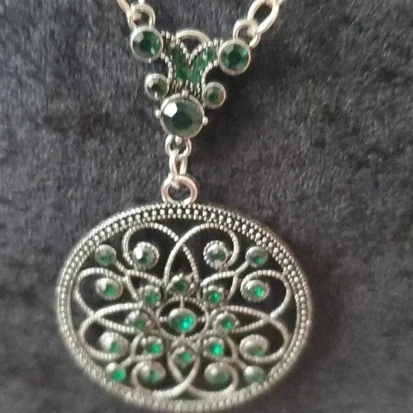 Paparazzi necklace and earring set - Picture 2 of 5